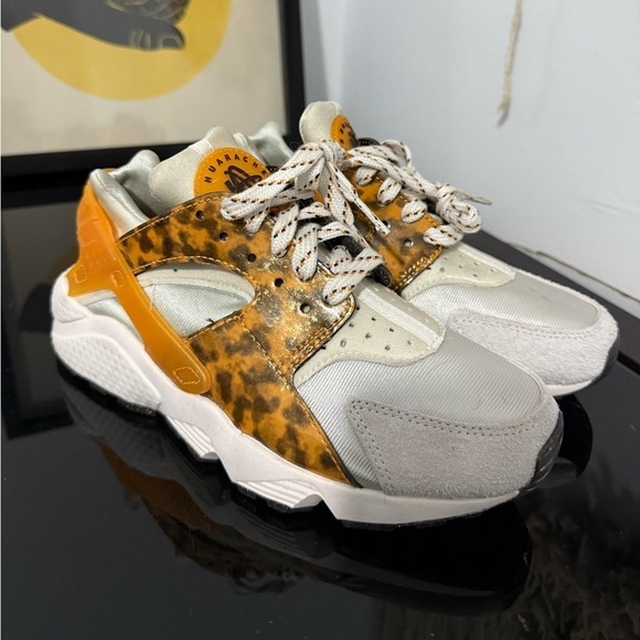 Shoes - Nike Air Huarache "Tortoise Shell" Phantom-Light Curry Womens Sz 6.5